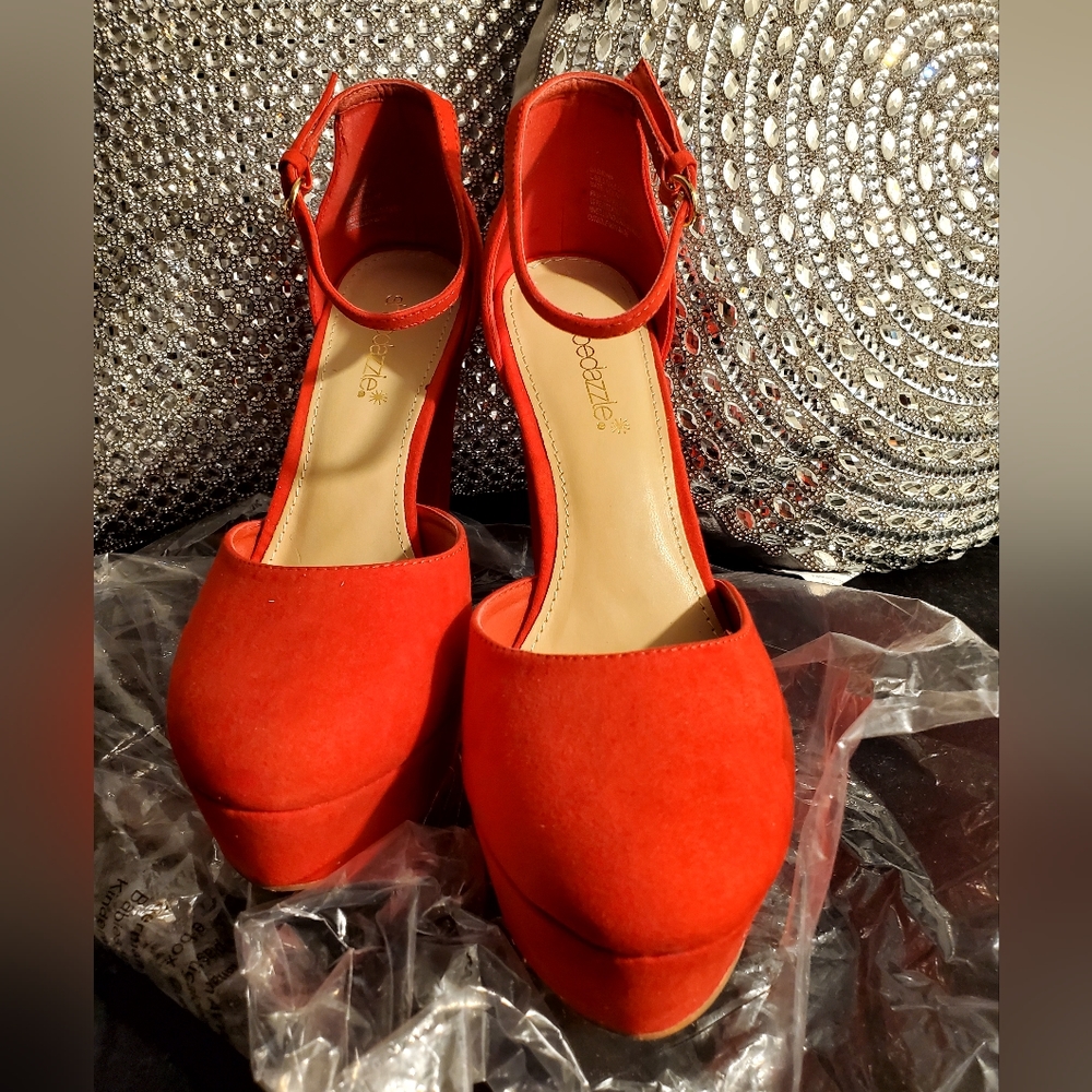 Hot Red platform heels - Picture 3 of 7